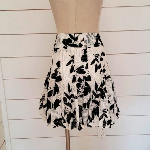 CATCH MY I size 11 black and white floral puffy midi skirt - Picture 3 of 11